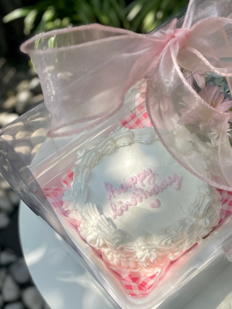 velvetiere-petals n creme2-boxes-cake-flowers-jogja.jpg.webp